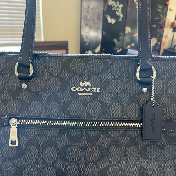 Coach Gallery Tote Bag In Signature Canvas.  Graphite/Black - Picture 4 of 8